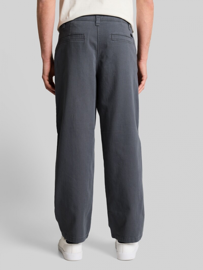 Tom Tailor TTLOOSE Chino Hose aus Baumwolle - Urban Medium Grey Tom Tailor TTLOOSE Chino Hose aus Baumwolle - Urban Medium Grey