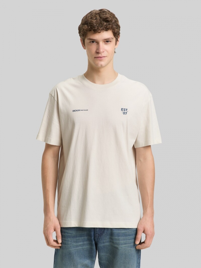 Tom Tailor Relaxed Fit T-Shirt mit Print - Greyish White Tom Tailor Relaxed Fit T-Shirt mit Print - Greyish White