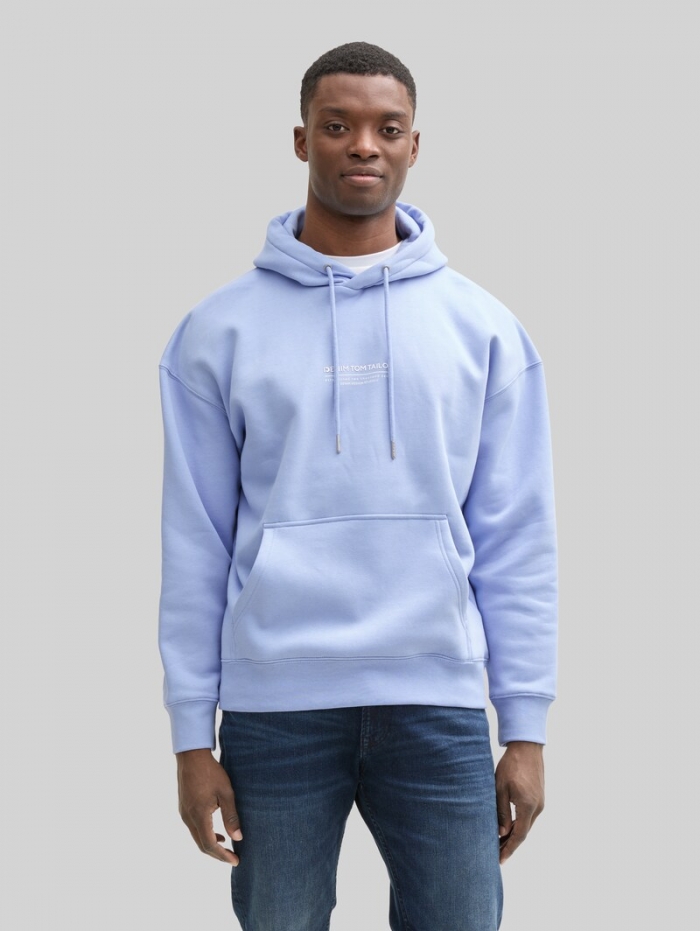 Tom Tailor Relaxed Hoodie Sweatshirt mit Logo-Print - Brunnera Blue Tom Tailor Relaxed Hoodie Sweatshirt mit Logo-Print - Brunnera Blue