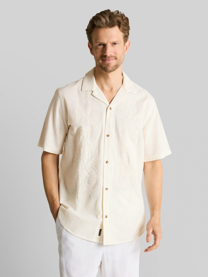 Tom Tailor Regular Fit Kurzarmhemd mit Stickerei - Gardenia White Tom Tailor Regular Fit Kurzarmhemd mit Stickerei - Gardenia White