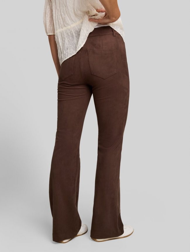 Tom Tailor Flared Hose in Wildleder-Optik - Cool Dark Brown Tom Tailor Flared Hose in Wildleder-Optik - Cool Dark Brown