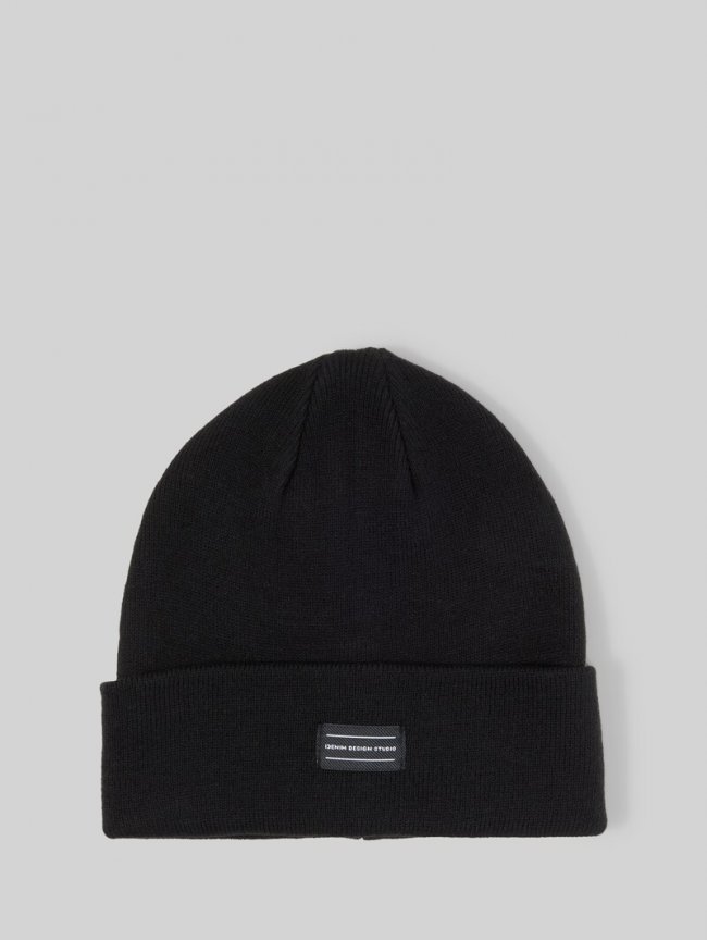 Tom Tailor Beanie Mütze mit Logo-Badge - Black Tom Tailor Beanie Mütze mit Logo-Badge - Black