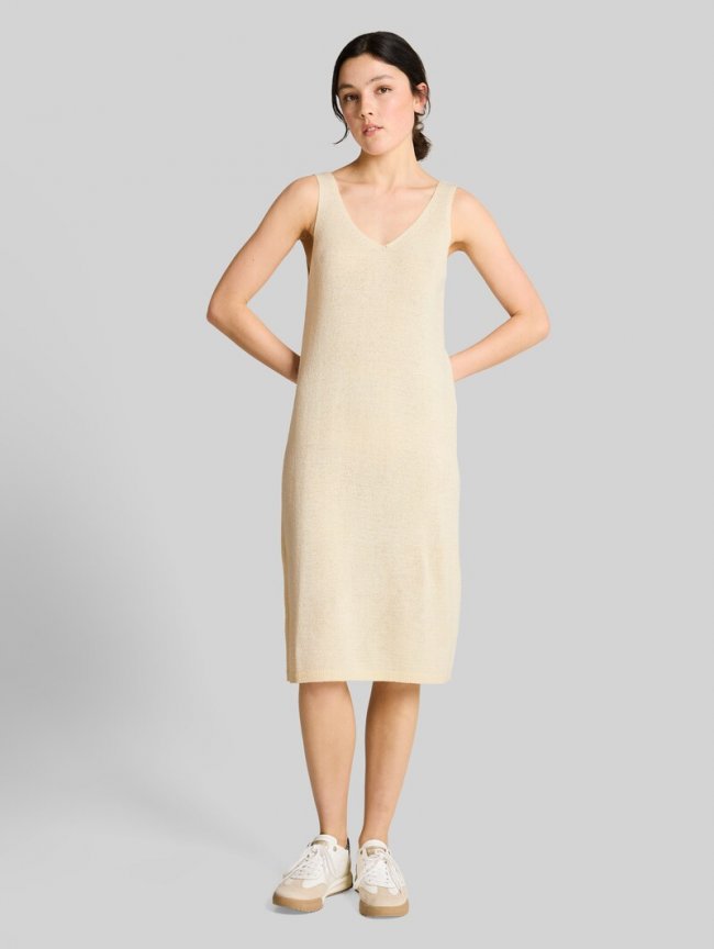 Tom Tailor Loose Fit Strickkleid mit V-Ausschnitt - Dove White Tom Tailor Loose Fit Strickkleid mit V-Ausschnitt - Dove White