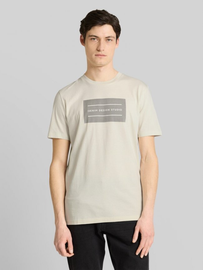 Tom Tailor Basic T-Shirt mit Logo-Print - Natural White Tom Tailor Basic T-Shirt mit Logo-Print - Natural White