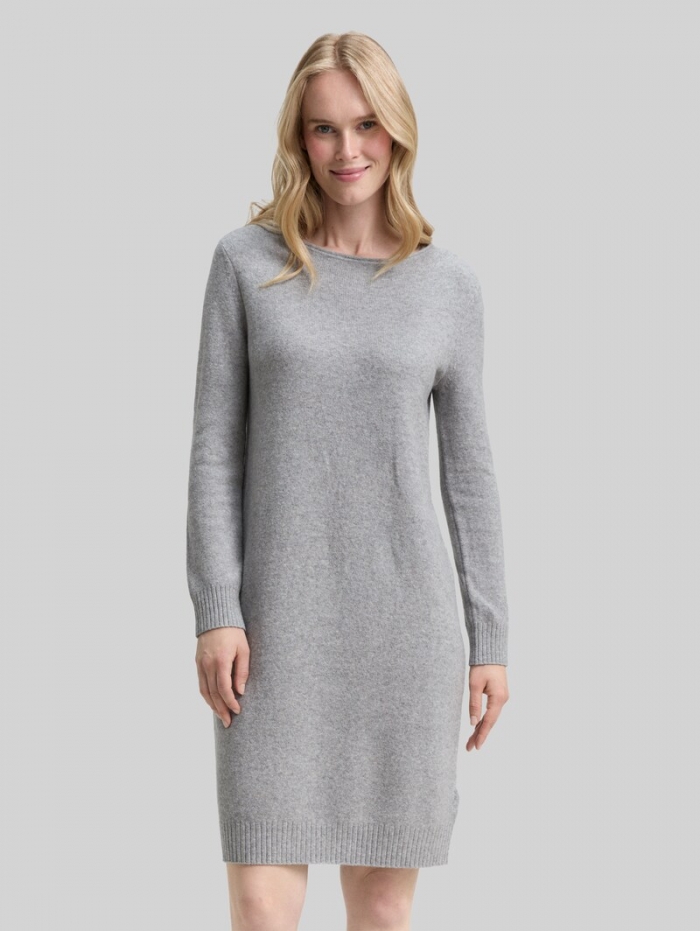 Tom Tailor Strickkleid mit U-Boot-Ausschnitt - Medium Silver Grey Melange Tom Tailor Strickkleid mit U-Boot-Ausschnitt - Medium Silver Grey Melange