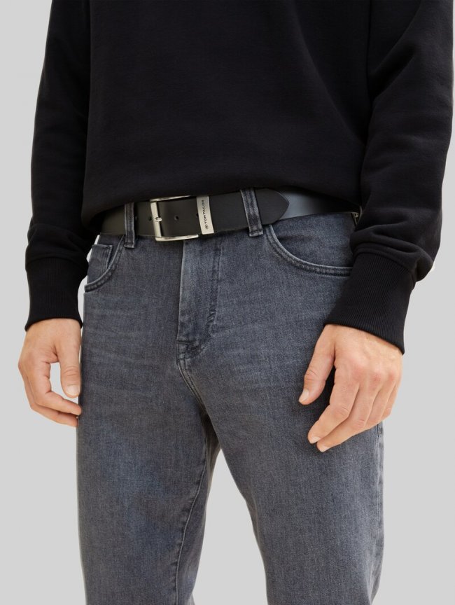 Tom Tailor TTTOM Ledergürtel mit eckiger Dornschließe - Black Uni Tom Tailor TTTOM Ledergürtel mit eckiger Dornschließe - Black Uni
