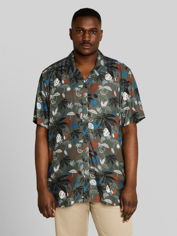 Tom Tailor Plus Size - Regular Fit Resort Kurzarmhemd aus Viskose - Leaf Green Beach Design Tom Tailor Plus Size - Regular Fit Resort Kurzarmhemd aus Viskose - Leaf Green Beach Design