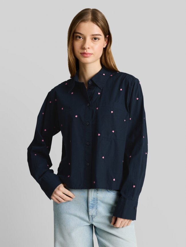 Tom Tailor Boxy Fit Hemdbluse mit Stickereien - Navy Pink Heart Embroidery Tom Tailor Boxy Fit Hemdbluse mit Stickereien - Navy Pink Heart Embroidery