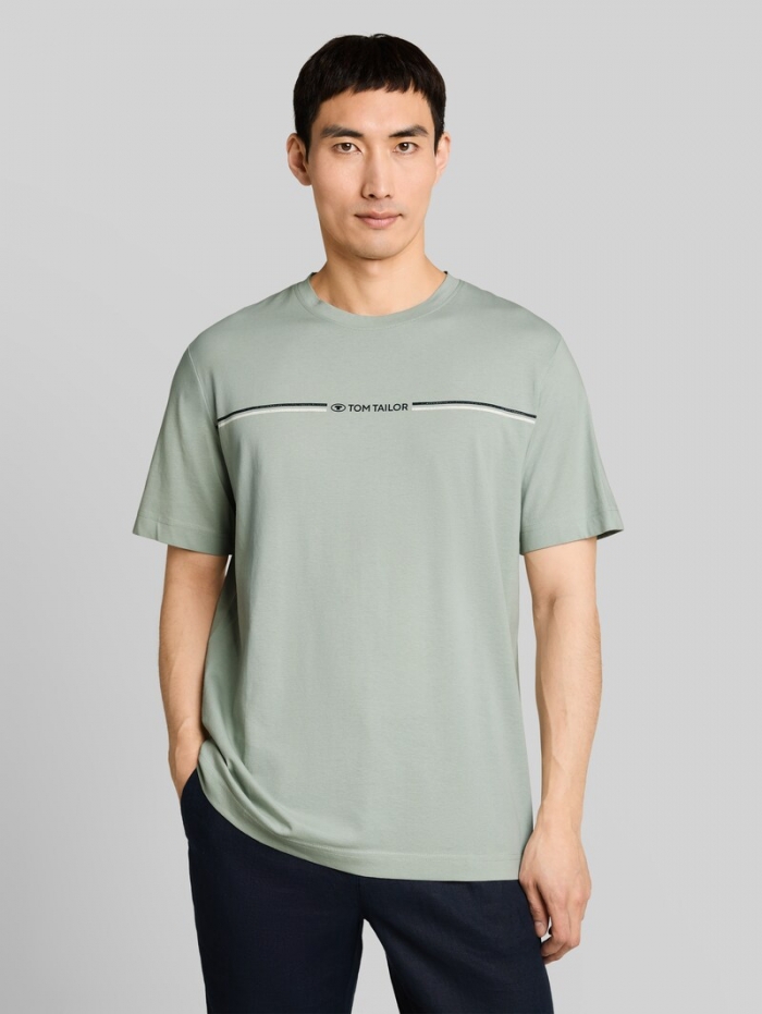 Tom Tailor T-Shirt mit Logo-Print - Soft Greyish Green Tom Tailor T-Shirt mit Logo-Print - Soft Greyish Green