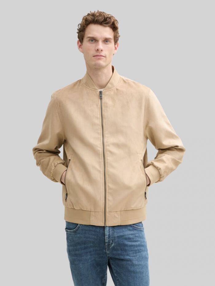 Tom Tailor Bomberjacke in Wildleder-Optik - Cement Beige Tom Tailor Bomberjacke in Wildleder-Optik - Cement Beige