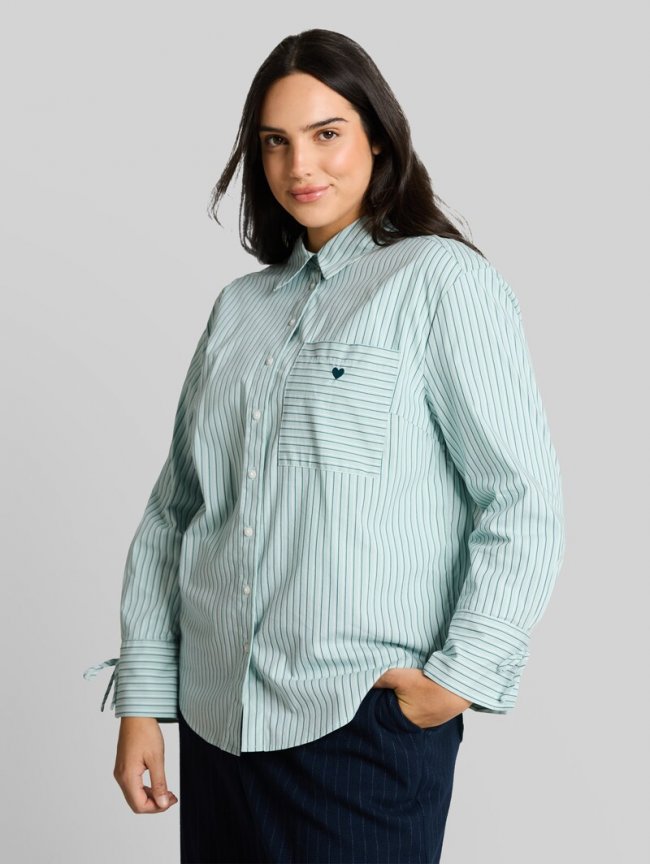 Tom Tailor Plus Size - Oversize Hemdbluse mit Herz-Stickerei - Blue Haze Irregular Stripe Tom Tailor Plus Size - Oversize Hemdbluse mit Herz-Stickerei - Blue Haze Irregular Stripe