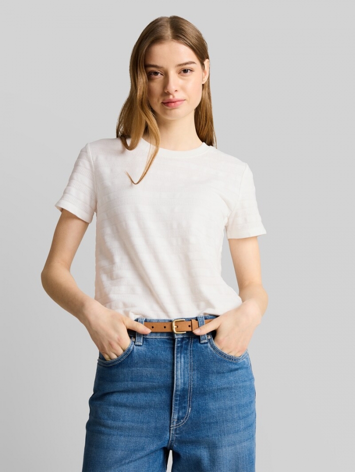 Tom Tailor Jacquard T-Shirt mit Rundhalsausschnitt - Off White Tom Tailor Jacquard T-Shirt mit Rundhalsausschnitt - Off White