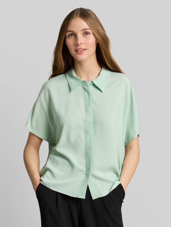Tom Tailor Bluse aus Viskose - Light Matcha Green Tom Tailor Bluse aus Viskose - Light Matcha Green