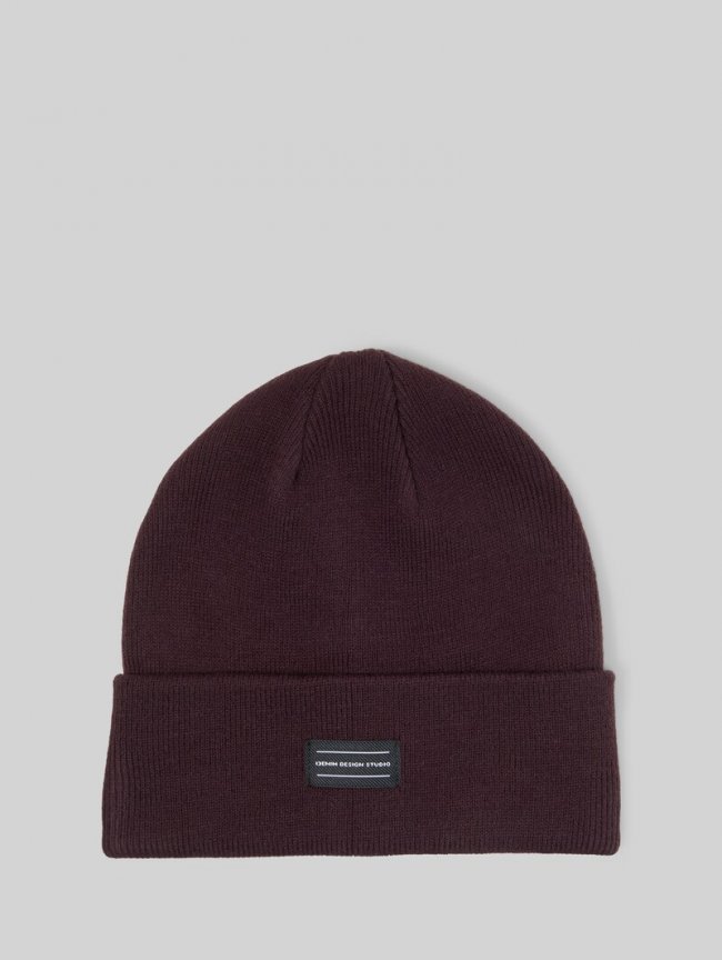 Tom Tailor Beanie Mütze mit Logo-Badge - Dark Plum Tom Tailor Beanie Mütze mit Logo-Badge - Dark Plum