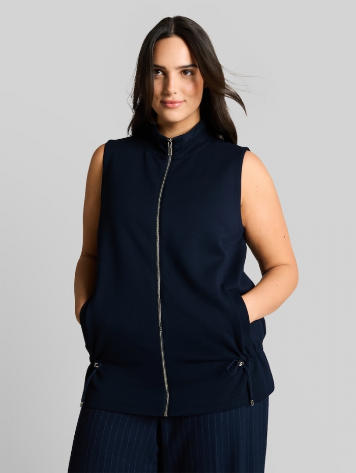 Tom Tailor Plus Size - Scuba Sweatweste mit Stehkragen - Sky Captain Blue Tom Tailor Plus Size - Scuba Sweatweste mit Stehkragen - Sky Captain Blue