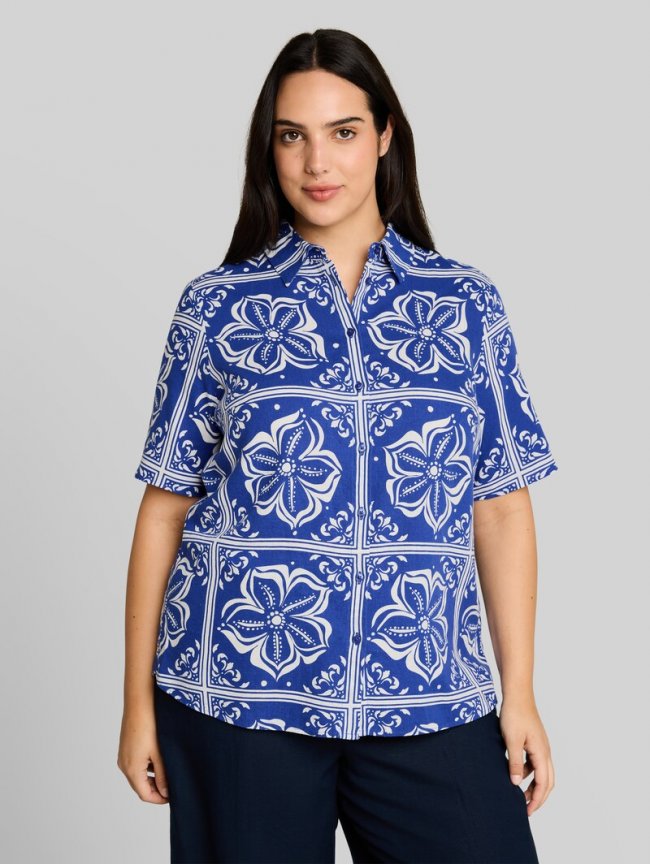 Tom Tailor Plus Size - Loose Fit Bluse mit Leinenanteil - Blue Flower Tile Design Tom Tailor Plus Size - Loose Fit Bluse mit Leinenanteil - Blue Flower Tile Design