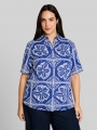 Tom Tailor Plus Size - Loose Fit Bluse mit Leinenanteil - Blue Flower Tile Design Tom Tailor Plus Size - Loose Fit Bluse mit Leinenanteil - Blue Flower Tile Design