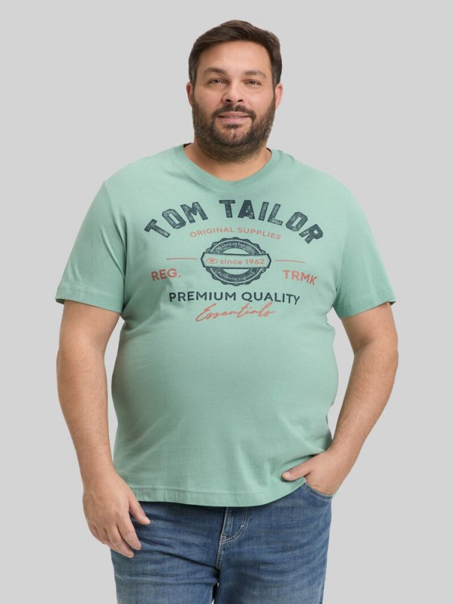 Tom Tailor Plus Size - T-Shirt mit Logo Print - Dust Green Tom Tailor Plus Size - T-Shirt mit Logo Print - Dust Green