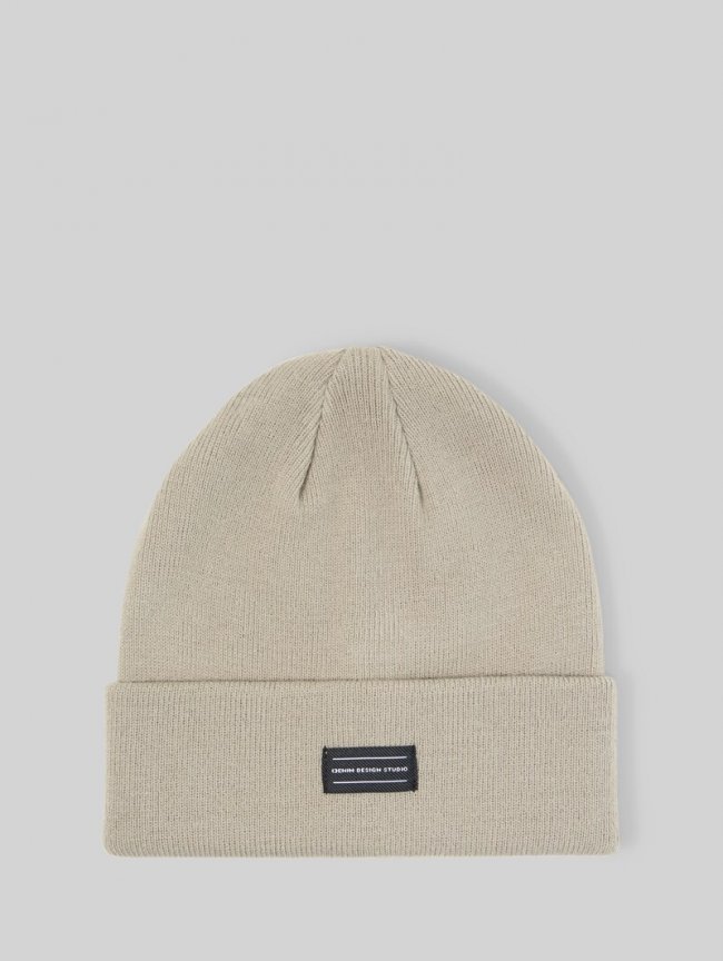 Tom Tailor Beanie Mütze mit Logo-Badge - Dark Sage Green Tom Tailor Beanie Mütze mit Logo-Badge - Dark Sage Green