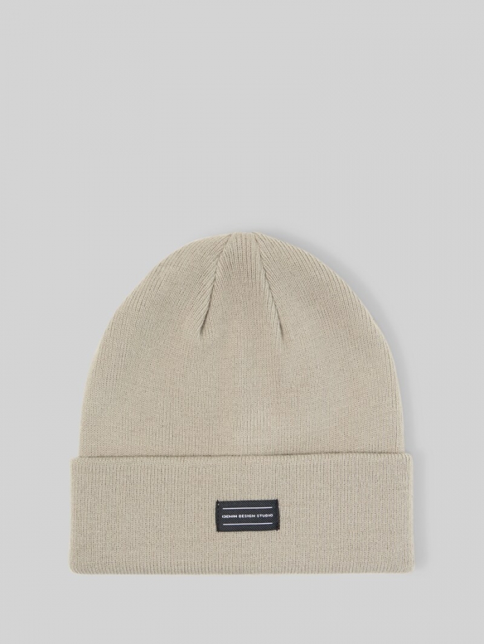 Tom Tailor Beanie Mütze mit Logo-Badge - Dark Sage Green Tom Tailor Beanie Mütze mit Logo-Badge - Dark Sage Green