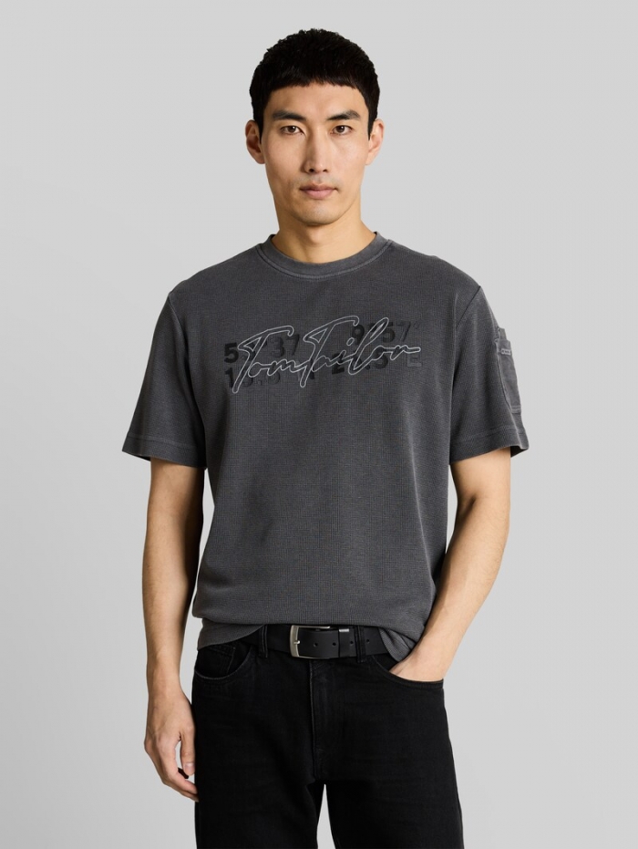 Tom Tailor T-Shirt mit Waffelstruktur - Tarmac Grey Tom Tailor T-Shirt mit Waffelstruktur - Tarmac Grey