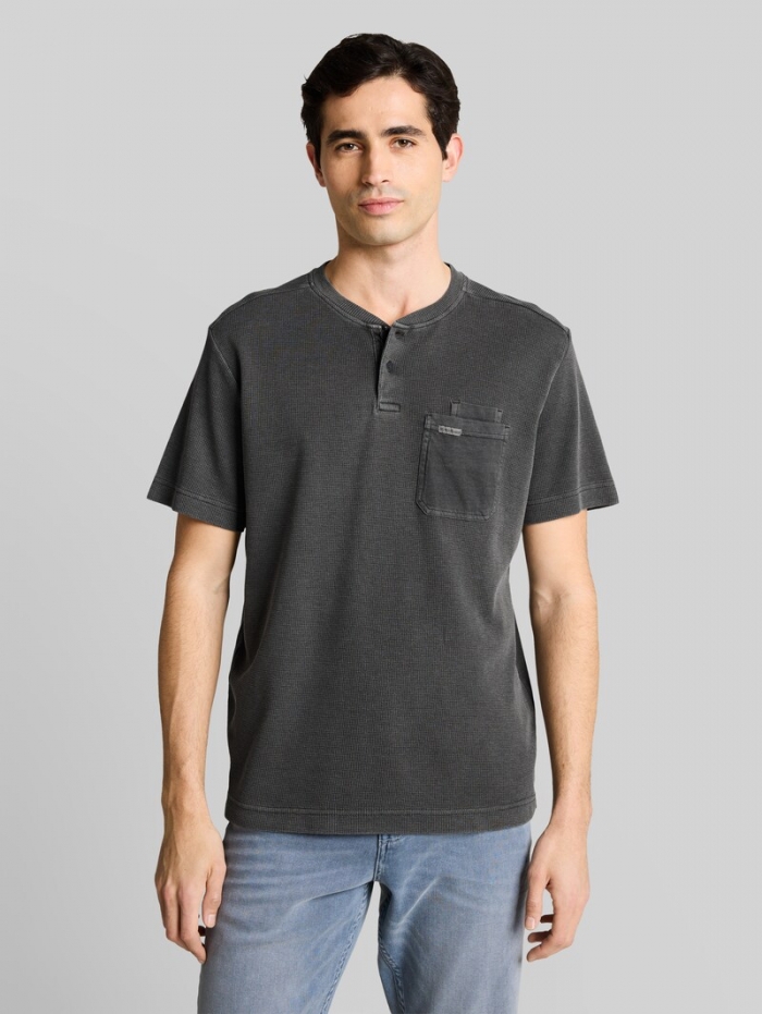 Tom Tailor Henley T-Shirt mit Brusttasche - Tarmac Grey Tom Tailor Henley T-Shirt mit Brusttasche - Tarmac Grey