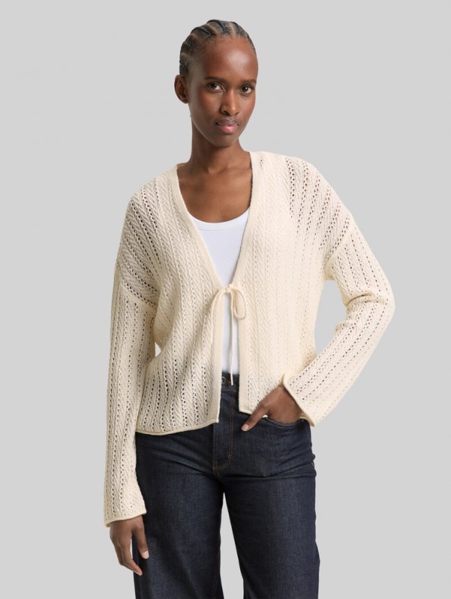 Tom Tailor Relaxed Fit Cardigan mit Lochmuster - Gardenia White Tom Tailor Relaxed Fit Cardigan mit Lochmuster - Gardenia White