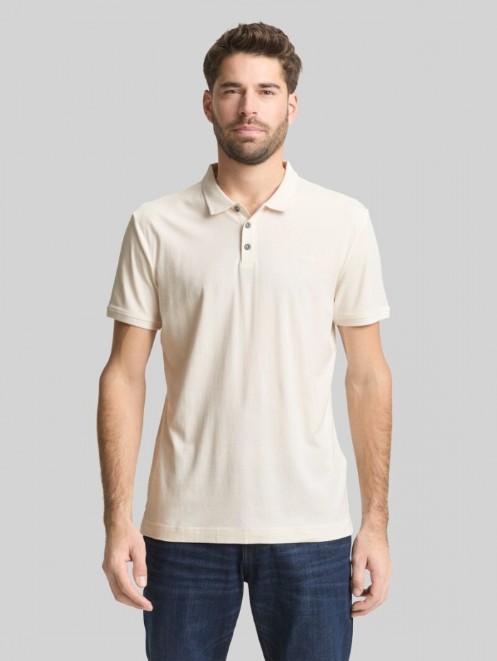 Tom Tailor Fitted Poloshirt mit Logo-Print - Gardenia White Tom Tailor Fitted Poloshirt mit Logo-Print - Gardenia White