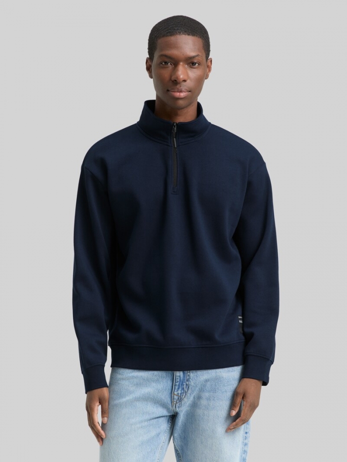Tom Tailor Troyer Sweatshirt mit Logo-Badge - Sky Captain Blue Tom Tailor Troyer Sweatshirt mit Logo-Badge - Sky Captain Blue