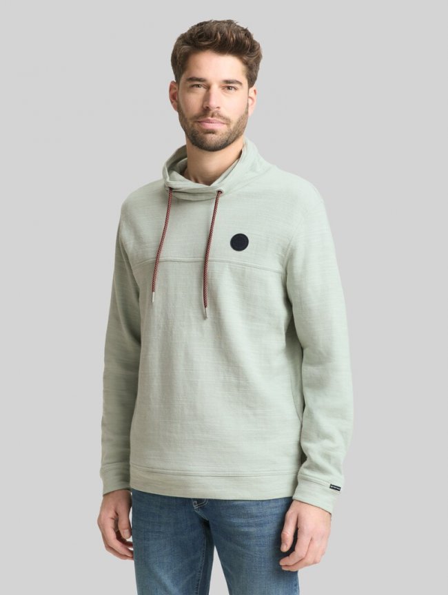 Tom Tailor Snood Langarmshirt mit Logo-Badge - Soft Greyish Green Tom Tailor Snood Langarmshirt mit Logo-Badge - Soft Greyish Green