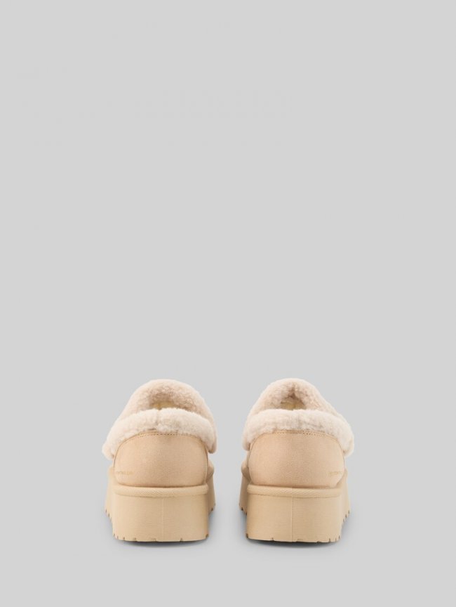 Tom Tailor Gefütterte Slipper mit Plateau-Sohle - Sand Tom Tailor Gefütterte Slipper mit Plateau-Sohle - Sand