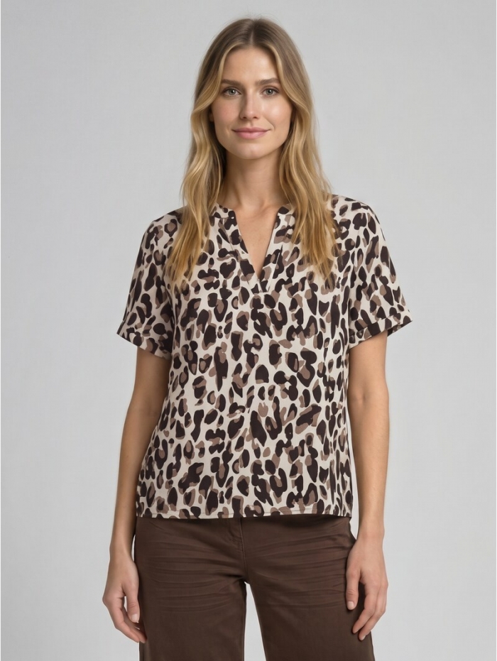 Tom Tailor Loose Fit Bluse mit V-Ausschnitt - Brown Beige Leo Print Tom Tailor Loose Fit Bluse mit V-Ausschnitt - Brown Beige Leo Print