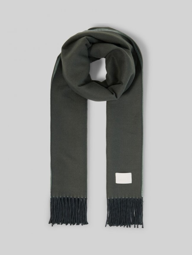 Tom Tailor Wendeschal mit Fransen - Darkest Olive Tom Tailor Wendeschal mit Fransen - Darkest Olive