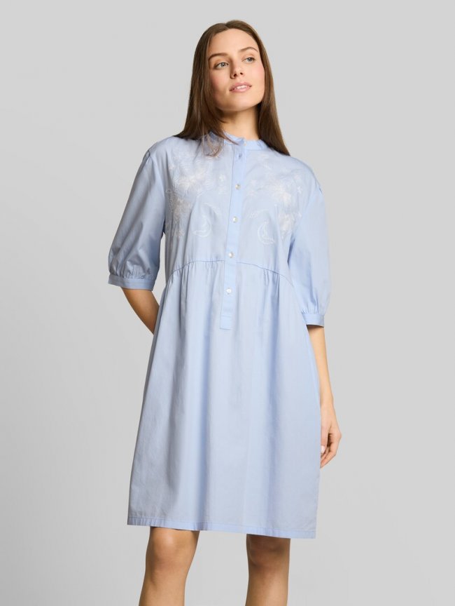 Tom Tailor Loose Fit Kleid mit Blumen-Stickerei - Kentucky Blue Tom Tailor Loose Fit Kleid mit Blumen-Stickerei - Kentucky Blue