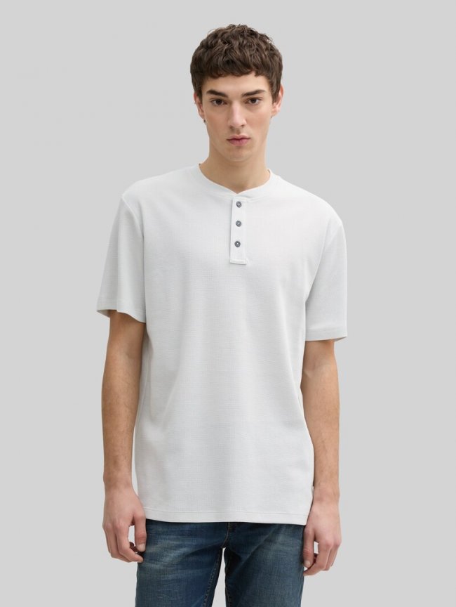 Tom Tailor Henley T-Shirt in Waffelstruktur - Chalk Grey Tom Tailor Henley T-Shirt in Waffelstruktur - Chalk Grey
