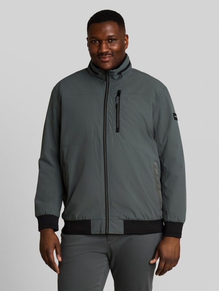 Tom Tailor Plus Size - Blouson Jacke mit verstaubarer Kapuze - Darkest Olive Tom Tailor Plus Size - Blouson Jacke mit verstaubarer Kapuze - Darkest Olive