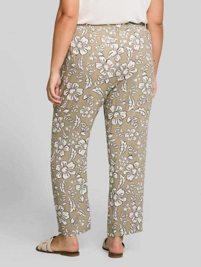 Tom Tailor Plus Size - Loose Fit Hose aus Viskose - Olive Big Flower Design Tom Tailor Plus Size - Loose Fit Hose aus Viskose - Olive Big Flower Design