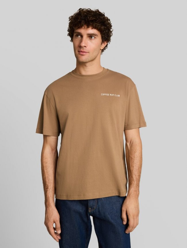 Tom Tailor Relaxed Fit T-Shirt mit Rückenprint - Malt Brown Tom Tailor Relaxed Fit T-Shirt mit Rückenprint - Malt Brown