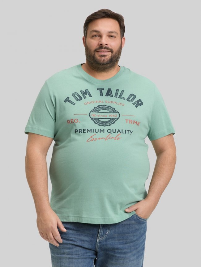 Tom Tailor Plus Size - T-Shirt mit Logo Print - Dust Green Tom Tailor Plus Size - T-Shirt mit Logo Print - Dust Green