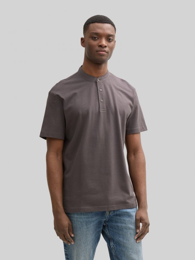 Tom Tailor Relaxed Fit Poloshirt mit Stehkragen - Pavement Grey Tom Tailor Relaxed Fit Poloshirt mit Stehkragen - Pavement Grey