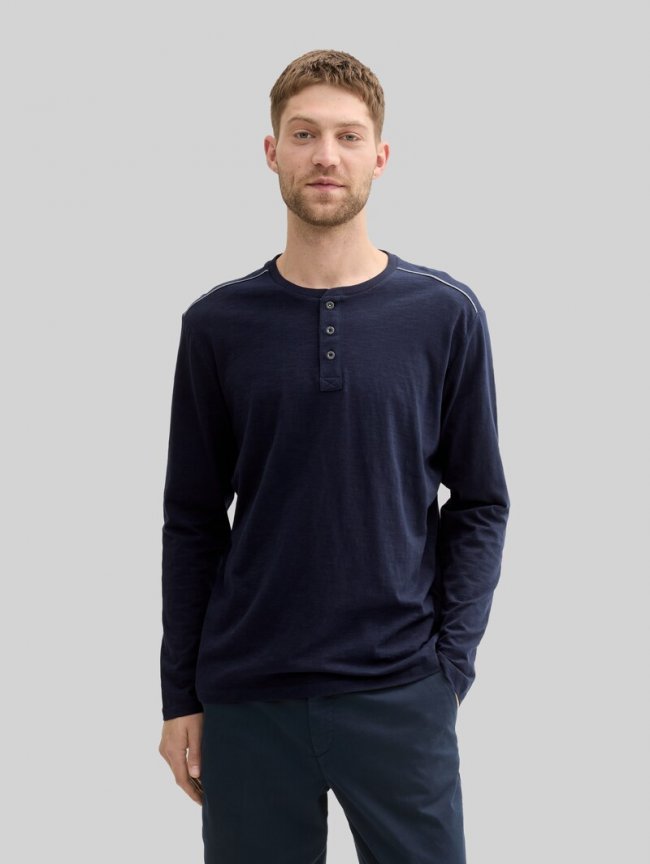 Tom Tailor Henley Langarmshirt aus Baumwolle - Knitted Navy Tom Tailor Henley Langarmshirt aus Baumwolle - Knitted Navy