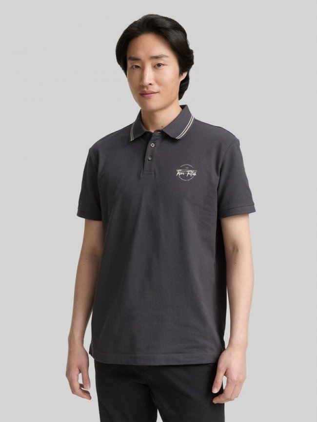 Tom Tailor Piqué Poloshirt mit print - Tarmac Grey Tom Tailor Piqué Poloshirt mit print - Tarmac Grey