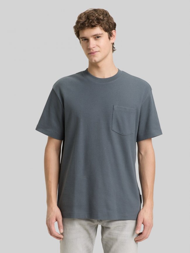 Tom Tailor Relaxed Fit T-Shirt mit Brusttasche - Urban Medium Grey Tom Tailor Relaxed Fit T-Shirt mit Brusttasche - Urban Medium Grey