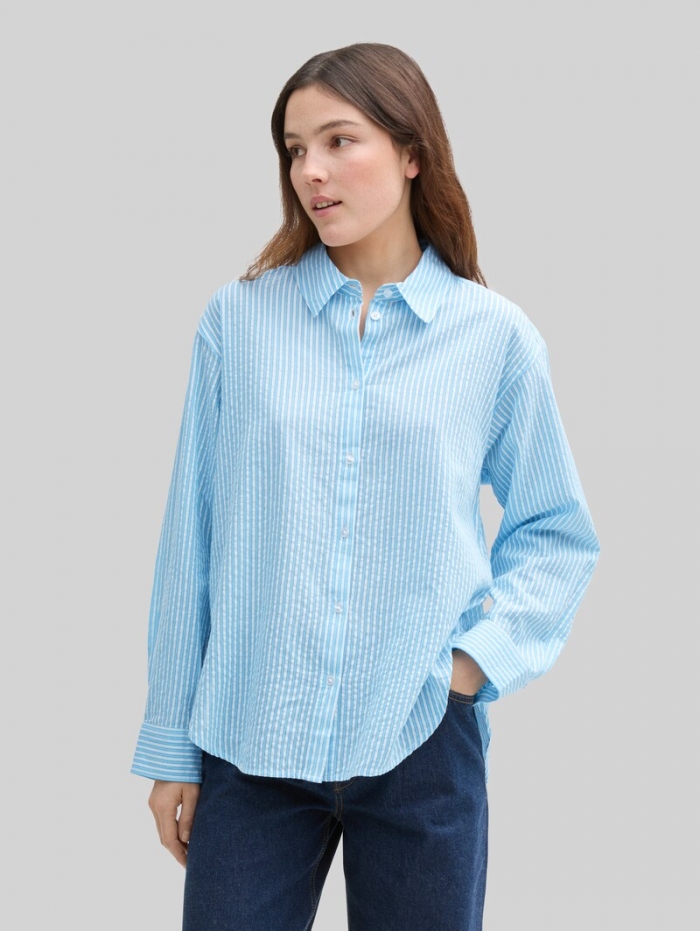 Tom Tailor Loose Fit Seersucker Hemdbluse mit Streifenmuster - Vertical Blue White Stripe Tom Tailor Loose Fit Seersucker Hemdbluse mit Streifenmuster - Vertical Blue White Stripe