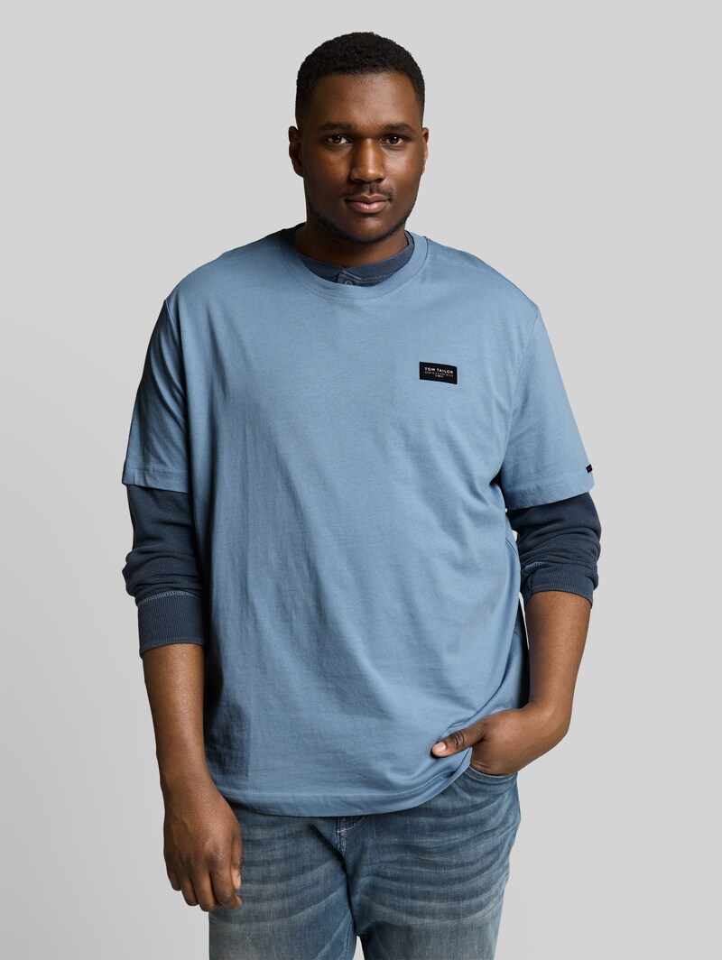 Tom Tailor Plus Size - T-Shirt aus Baumwolle mit Logo-Badge - Mountain Spring Blue Tom Tailor Plus Size - T-Shirt aus Baumwolle mit Logo-Badge - Mountain Spring Blue