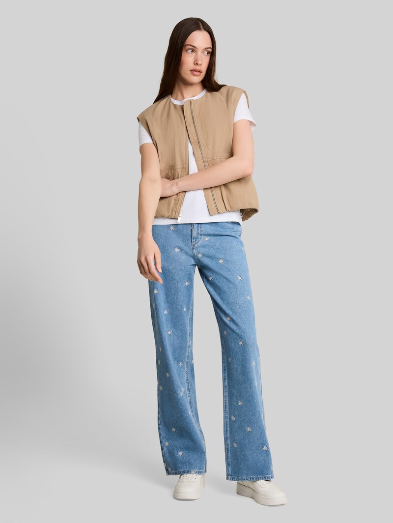 Tom Tailor TTLINOU WIDE Jeans mit Blumen-Stickerei - Blue White Daisy Embroidery