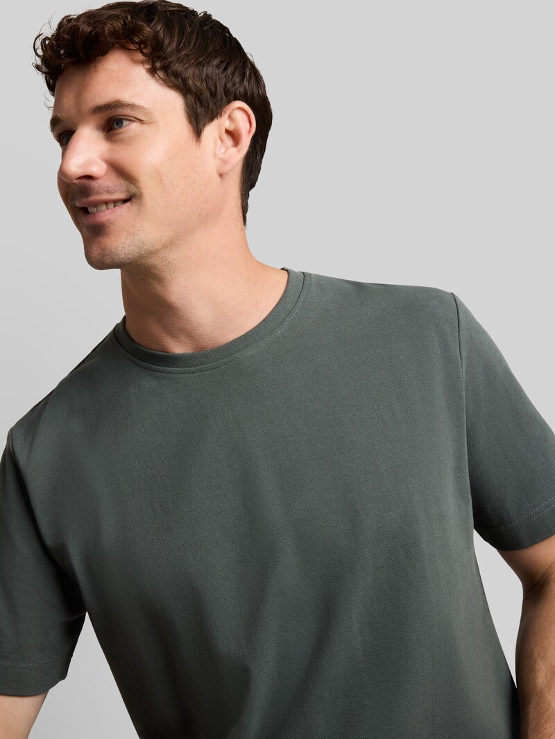 Tom Tailor Piqué T-Shirt mit Logo-Badge - Darkest Olive