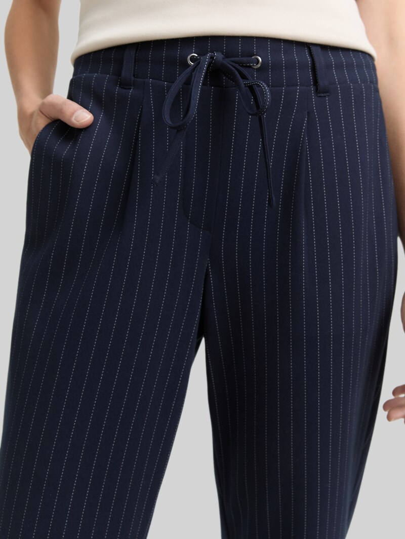 Tom Tailor Loose Fit Hose mit Nadelstreifen - Navy White Pinstripe