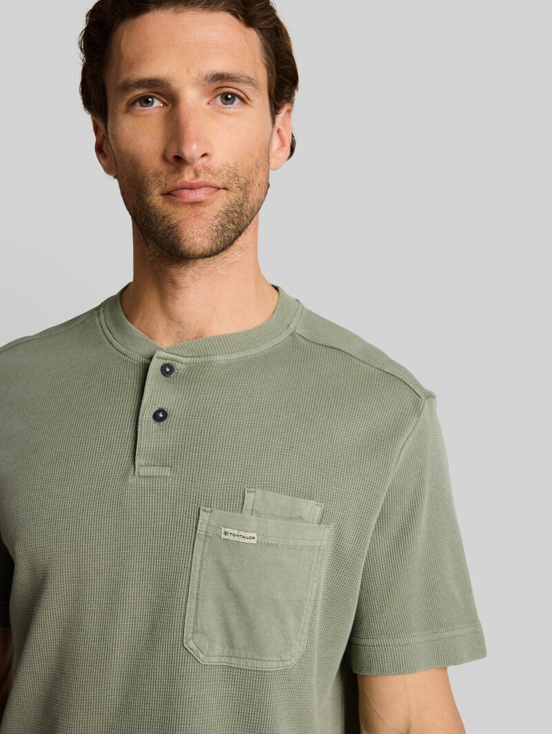 Tom Tailor Henley T-Shirt mit Brusttasche - Greyish Shadow Olive