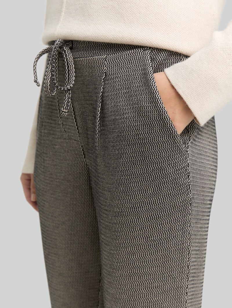 Tom Tailor Loose Slim Jacquard Hose mit Kordelzug - Black Beige Wave Structure